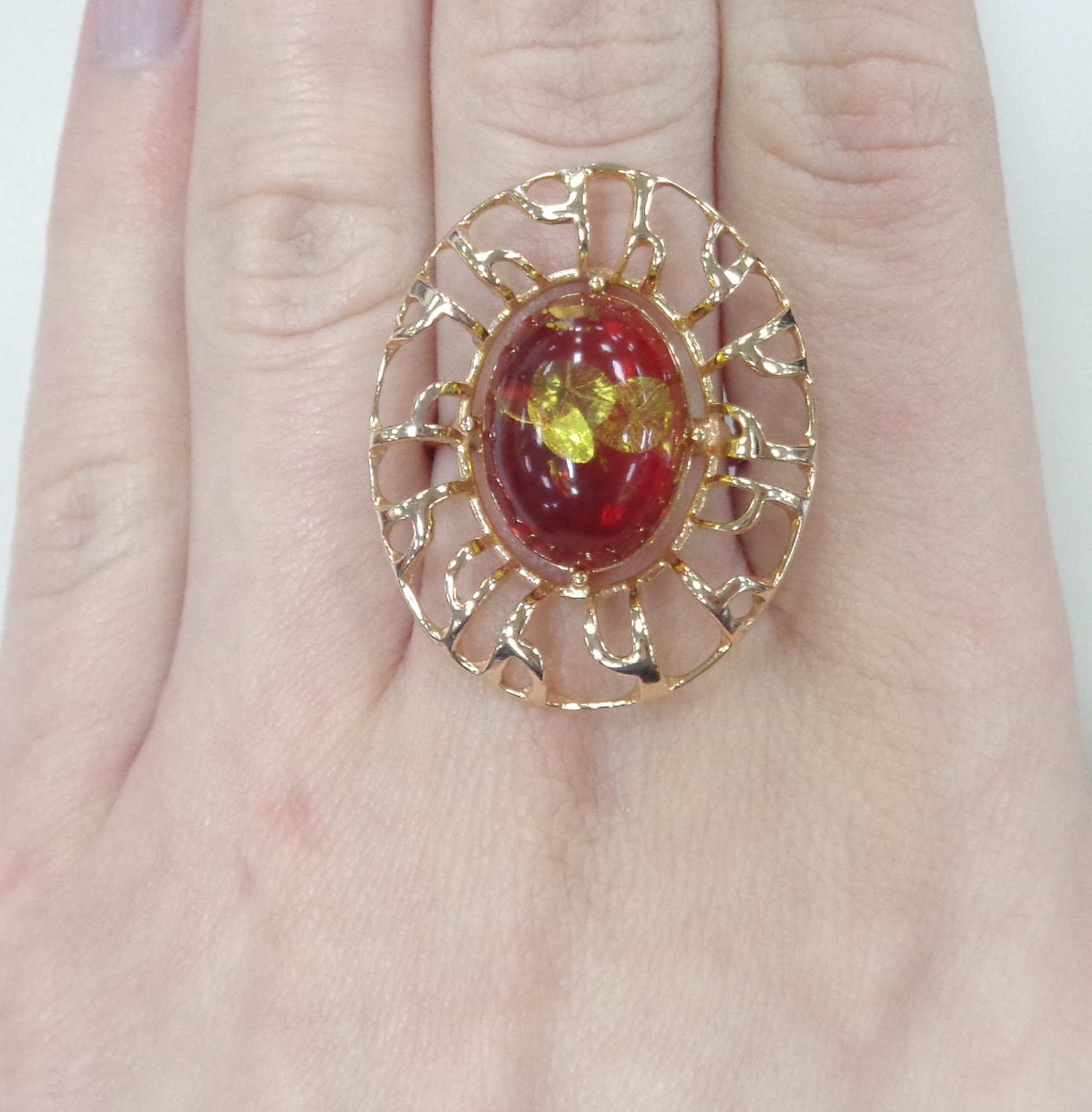 Серебряное кольцо с янтарем
